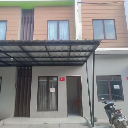 Colombus Residence Karawang Mitra Reddoorz Telukjambe Exteriér fotografie