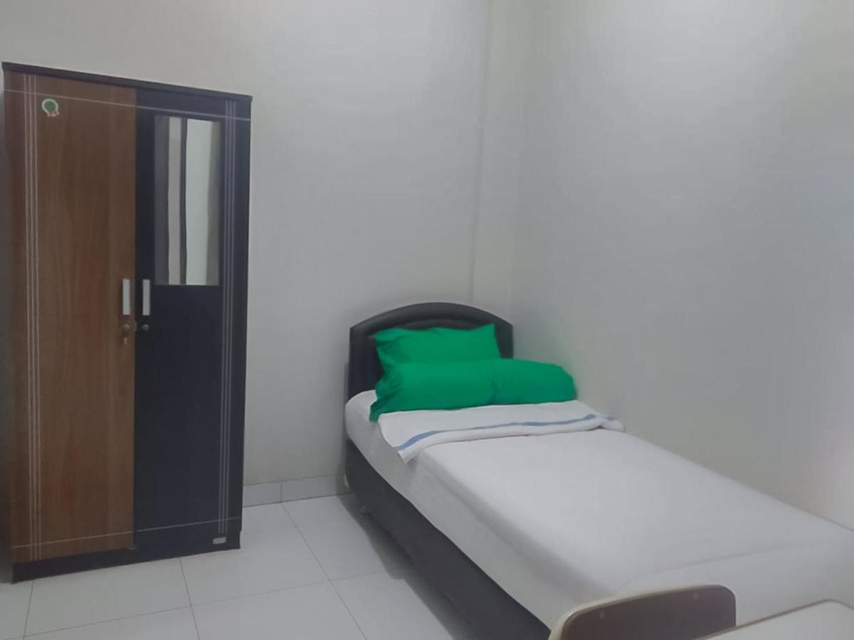 Colombus Residence Karawang Mitra Reddoorz Telukjambe Exteriér fotografie